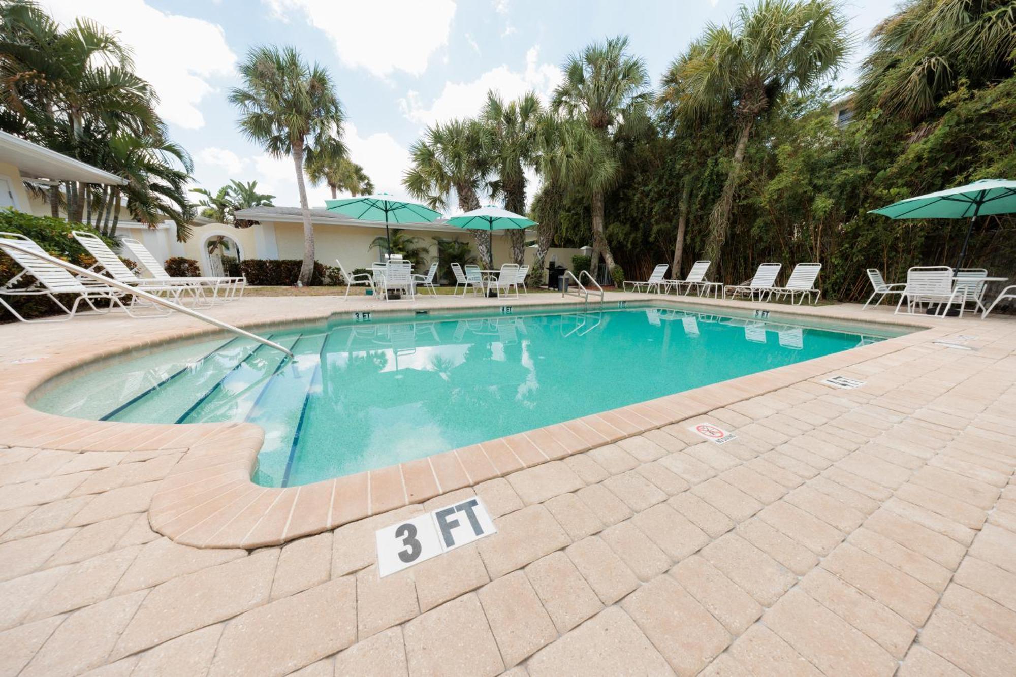 The Sea Spray Resort Siesta Key Exterior photo